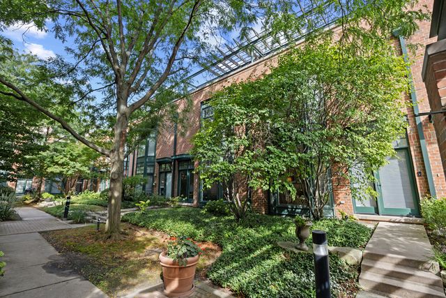 101 N Euclid Avenue 26, Oak Park, IL 60301