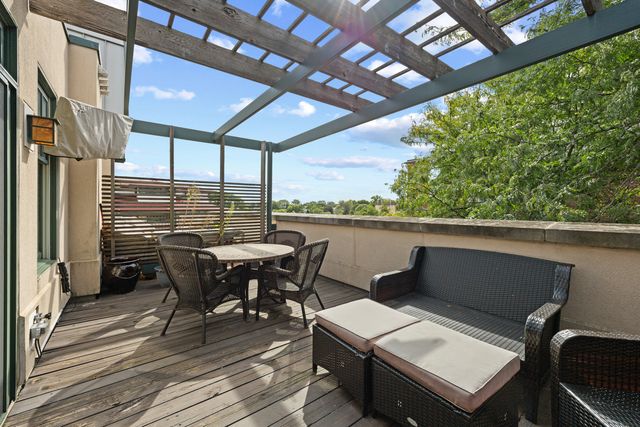 101 N Euclid Avenue 26, Oak Park, IL 60301