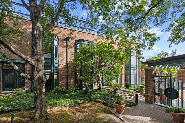 101 N Euclid Avenue 26, Oak Park, IL 60301