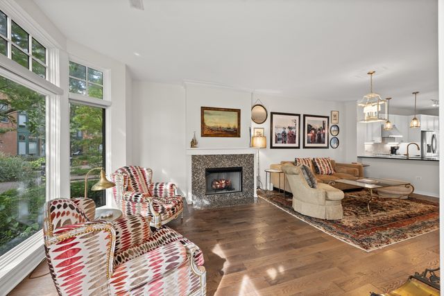 101 N Euclid Avenue 26, Oak Park, IL 60301