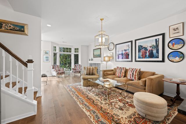 101 N Euclid Avenue 26, Oak Park, IL 60301