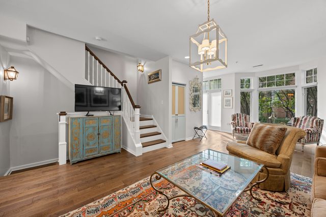 101 N Euclid Avenue 26, Oak Park, IL 60301