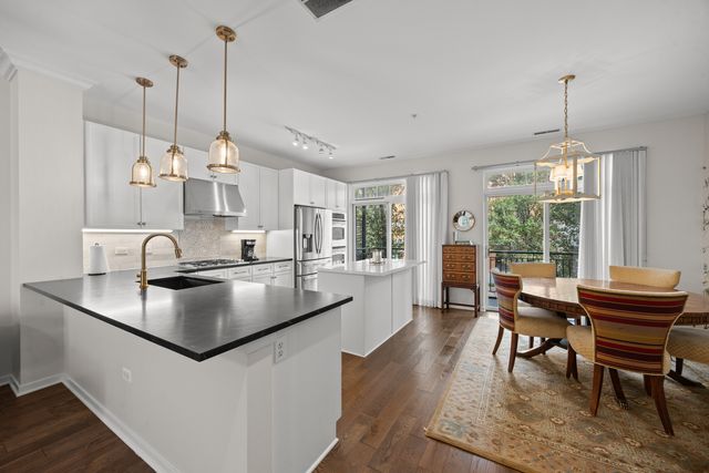 101 N Euclid Avenue 26, Oak Park, IL 60301