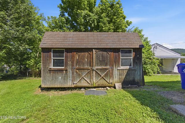 212 Sunset Drive, Harriman, TN 37748