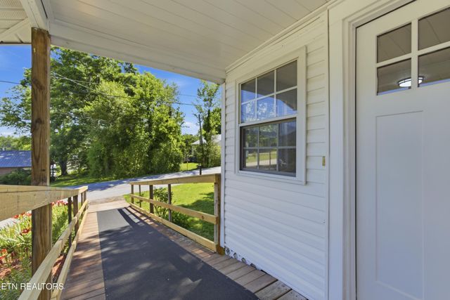 212 Sunset Drive, Harriman, TN 37748