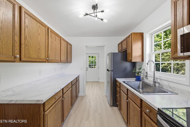 212 Sunset Drive, Harriman, TN 37748