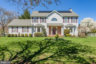 8 POINSETT DR, Lawrence Township, NJ 08648