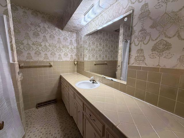 3442 S Pinehurst Court, Springfield, MO 65807