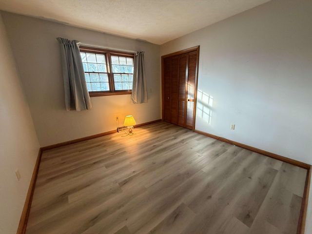 3442 S Pinehurst Court, Springfield, MO 65807