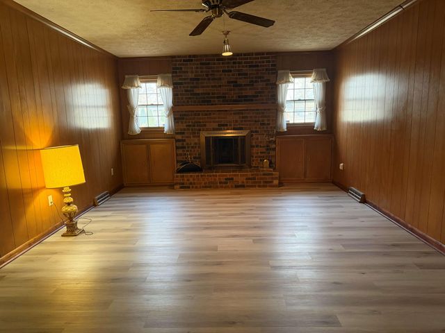 3442 S Pinehurst Court, Springfield, MO 65807