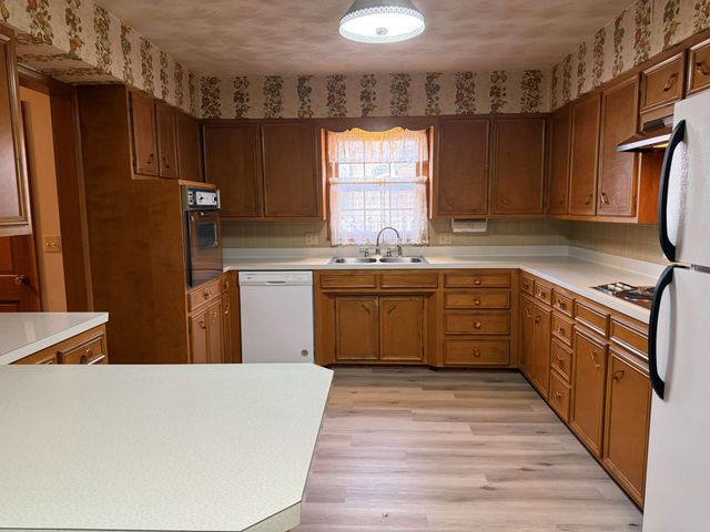 3442 S Pinehurst Court, Springfield, MO 65807