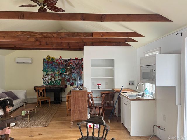 178 Barnes COTTAGE, Brookhaven, NY 11955