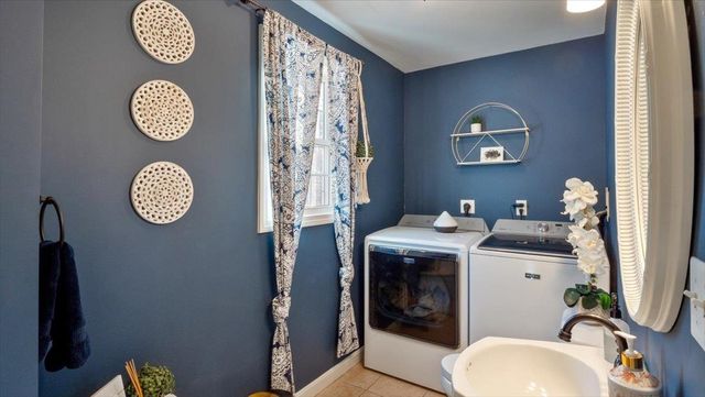 6 Bear Path Lane, Hudson, NH 03051