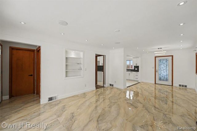 17743 W Outer Drive, Dearborn Heights, MI 48127