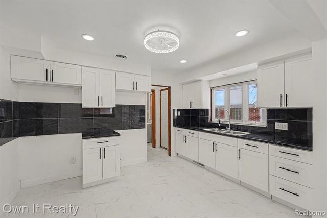 17743 W Outer Drive, Dearborn Heights, MI 48127