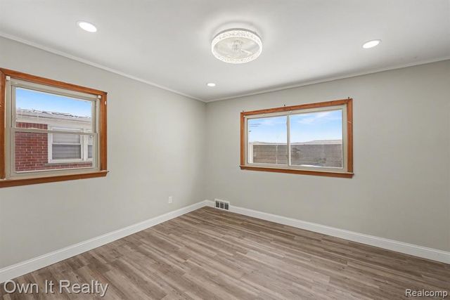 17743 W Outer Drive, Dearborn Heights, MI 48127