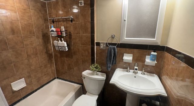 8 Wiget St 1, Boston, MA 02113