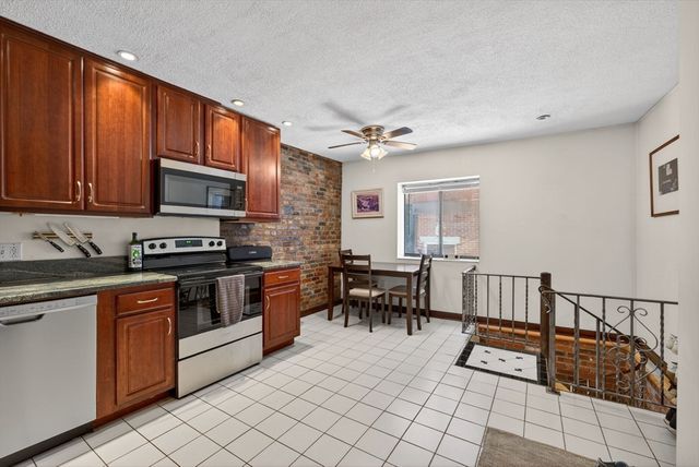 8 Wiget St 1, Boston, MA 02113