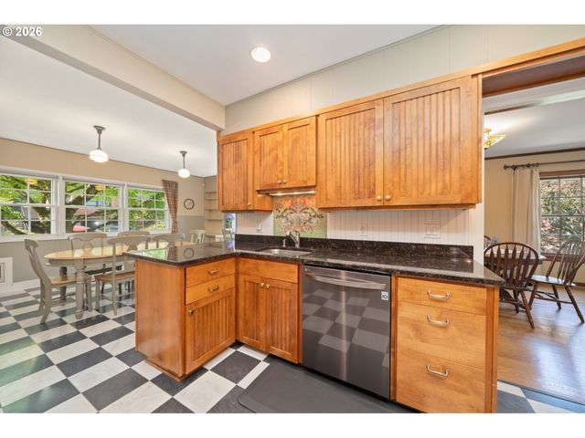 660 Sw EVANS St, Portland, OR 97219