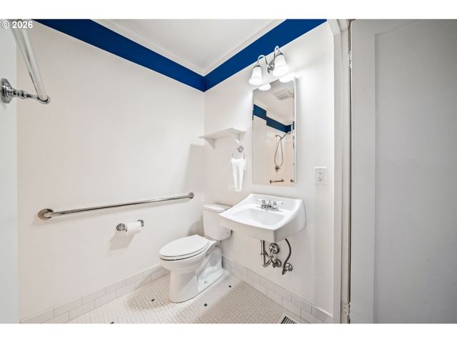 660 Sw EVANS St, Portland, OR 97219