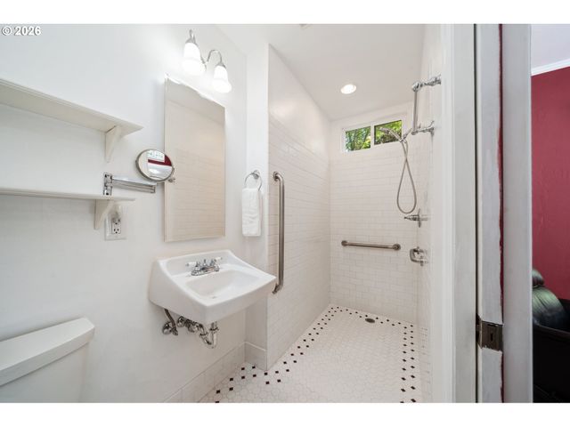 660 Sw EVANS St, Portland, OR 97219
