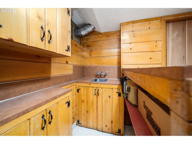 660 Sw EVANS St, Portland, OR 97219