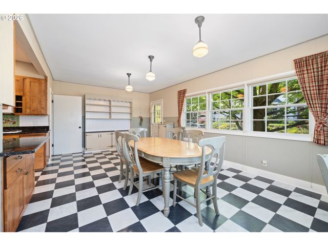 660 Sw EVANS St, Portland, OR 97219