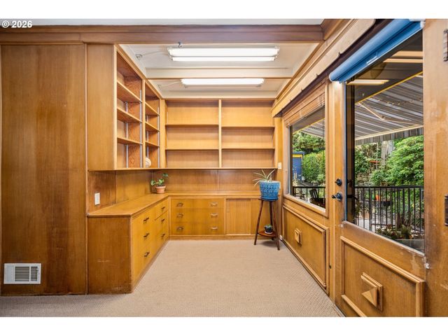 660 Sw EVANS St, Portland, OR 97219