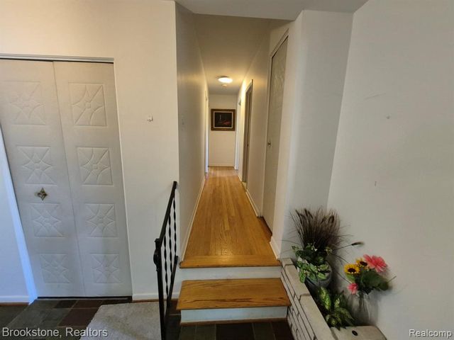 4295 Sashabaw Road, Waterford, MI 48329