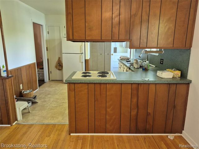 4295 Sashabaw Road, Waterford, MI 48329