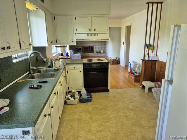 4295 Sashabaw Road, Waterford, MI 48329