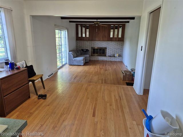 4295 Sashabaw Road, Waterford, MI 48329