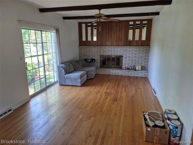 4295 Sashabaw Road, Waterford, MI 48329