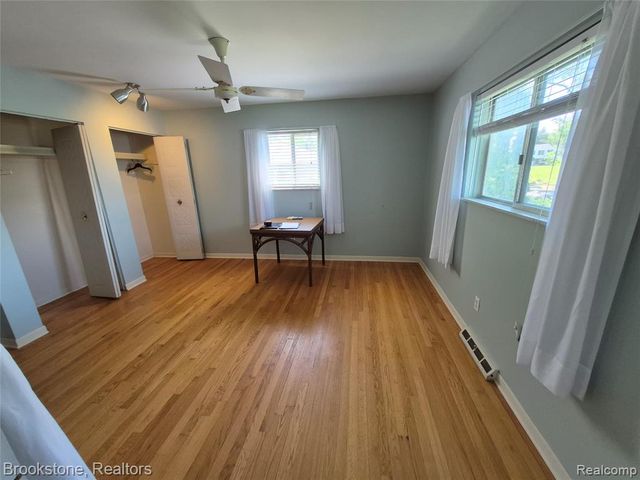 4295 Sashabaw Road, Waterford, MI 48329