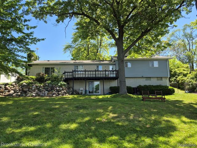 4295 Sashabaw Road, Waterford, MI 48329
