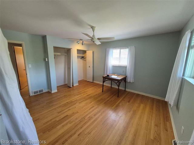 4295 Sashabaw Road, Waterford, MI 48329