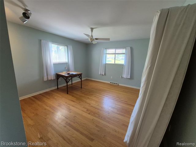 4295 Sashabaw Road, Waterford, MI 48329