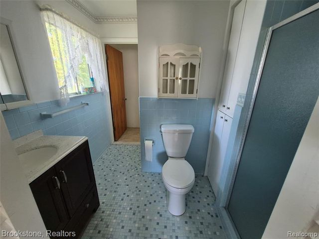 4295 Sashabaw Road, Waterford, MI 48329