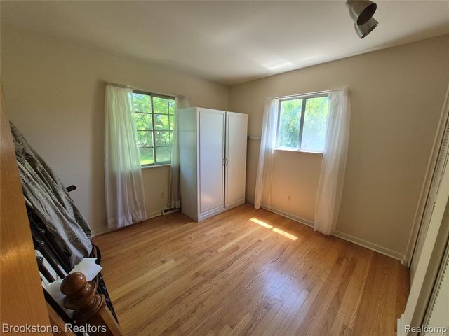 4295 Sashabaw Road, Waterford, MI 48329