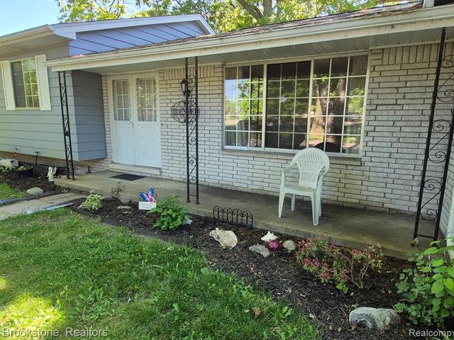 4295 Sashabaw Road, Waterford, MI 48329