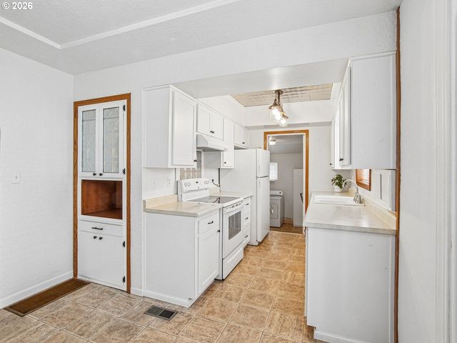 1035 Ne FORD St, Mc Minnville, OR 97128