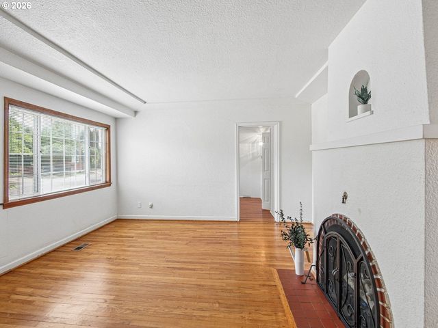 1035 Ne FORD St, Mc Minnville, OR 97128