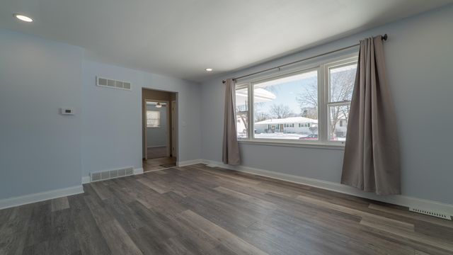 9380 Mckinley Street, Crown Point, IN 46307