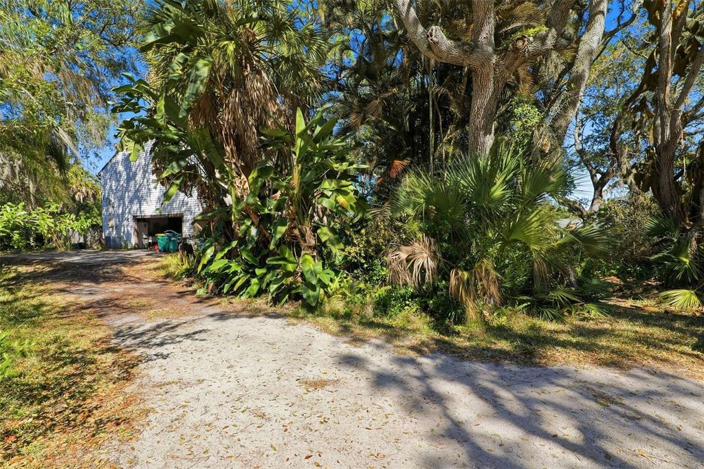 Image 31 of property listing at 2070 S COURTENAY PARKWAY, Merritt Island, FL 32952