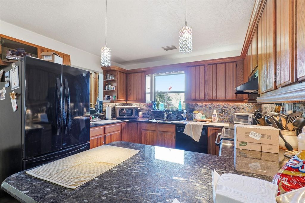 Image 5 of property listing at 2070 S COURTENAY PARKWAY, Merritt Island, FL 32952