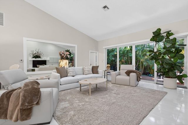 4115 Carriage Drive P4, Pompano Beach, FL 33069