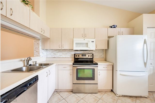 6625 Huntington Lakes CIR 203, Naples, FL 34119