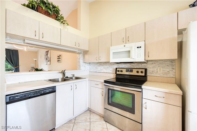 6625 Huntington Lakes CIR 203, Naples, FL 34119