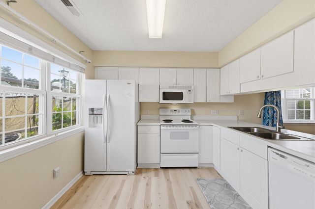 618 3rd Ave S Apt 3E, North Myrtle Beach, SC 29582