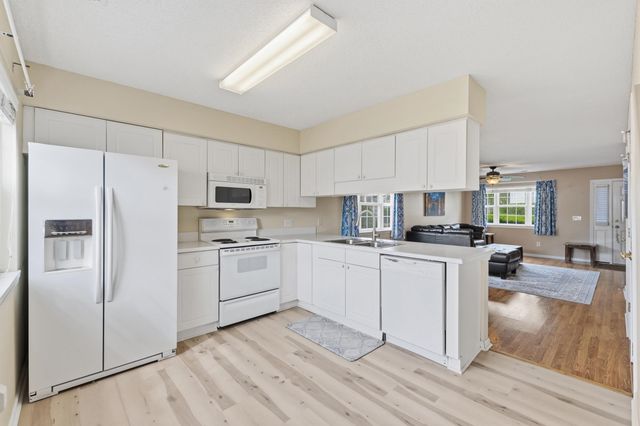 618 3rd Ave S Apt 3E, North Myrtle Beach, SC 29582